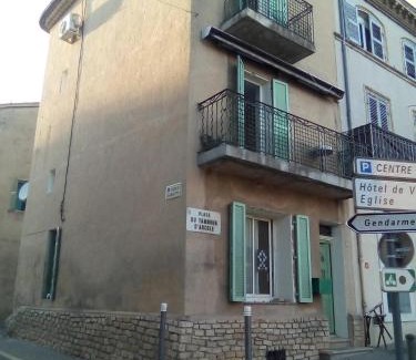 Cadenet House | Maison de village, les hirondelles