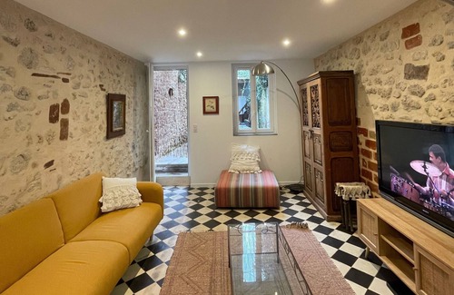 Casteljaloux House | Maison de Ville Proche Commodités , A 500 m des Thermes , 2km Golf / Casino