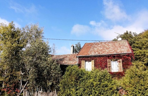 Plancher-Bas House | 'Maison des artistes' for up to 15 in Nature Park