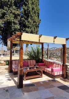 Aley House | Maison des Couleurs