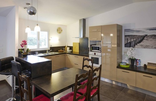 Saint-Jean-de-Monts House | Maison des Mûres, large house, sunny terrace, enclosed grounds.