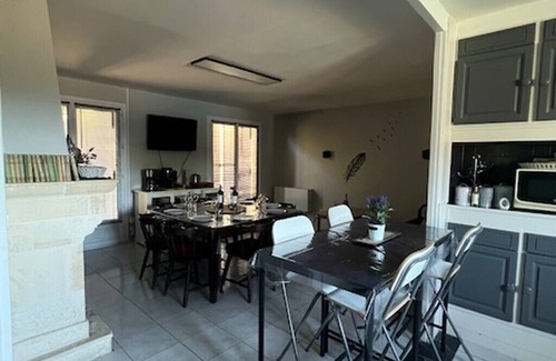 Bonzac Villa | Maison des Lauriers Holiday home Bonzac As a couple or With the family