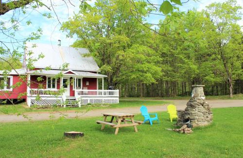 Saint-Philemon House | Maison Du Vieux Chemin