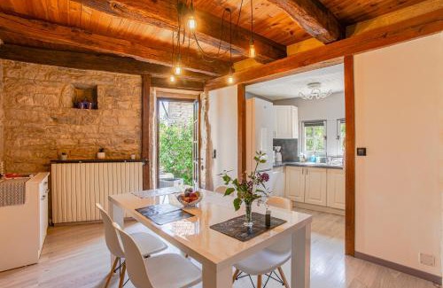 Villeneuve d'Aveyron House | Maison en pierres au coeur du village médiéval de Villeneuve