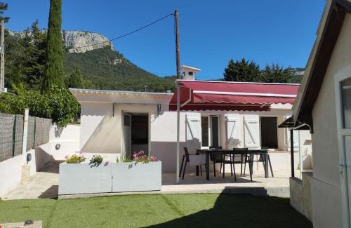 Le Revest-les-Eaux House | Maison entre mer et nature