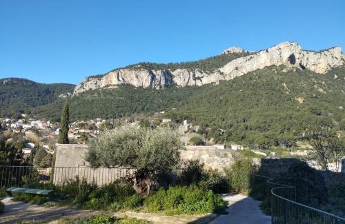 Le Revest-les-Eaux House | Maison entre mer et nature