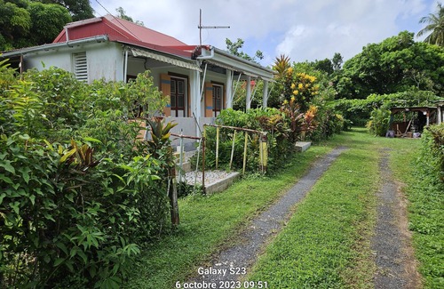 Capesterre-Belle-Eau House | Maison Familiale Authentique Dans un Jardin Créole