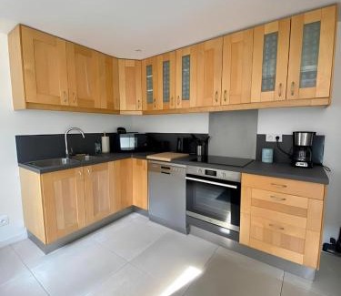 Coteaux Ouest Apartment | Maison familiale avec extérieur Ménage et linges inclus