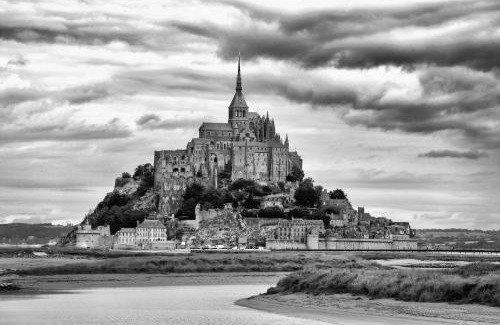 Saint-Laurent-de-Terregatte Bed & Breakfast | Maison d'hôtes l'Angevinière, chambre des Anges proche Mont-Saint-Michel