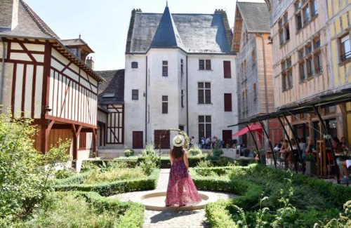 Old Town House | Maison Juvénal des Ursins