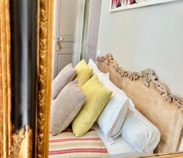 Vias Bed & Breakfast | MAISON la BOHÈME Une parenthèse enchantée au cœur du charme, petit-déjeuner de rêve
