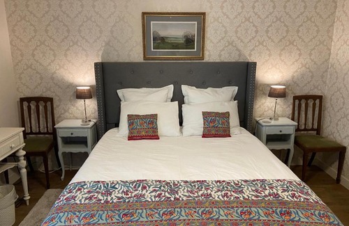 Le Vigeant Bed & Breakfast | Maison La Roche Chambre D'hotes