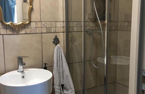 Le Vigeant Bed & Breakfast | Maison La Roche Chambre D'hotes