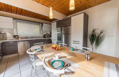 Bredannaz Villa | Maison Lacustre – Maison contemporaine avec vue panoramique sur le lac d’Annecy