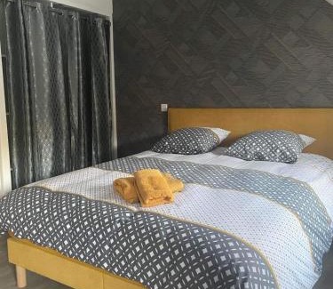 Plouguenast Apartment | Maison Moderne et Confortable centre Bretagne