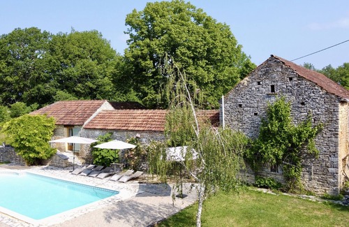 Campagnac-les-Quercy Villa | Maison Nina: un Ancien Corps de Ferme Rénové Avec Piscine, Entre Dordogne et Lot