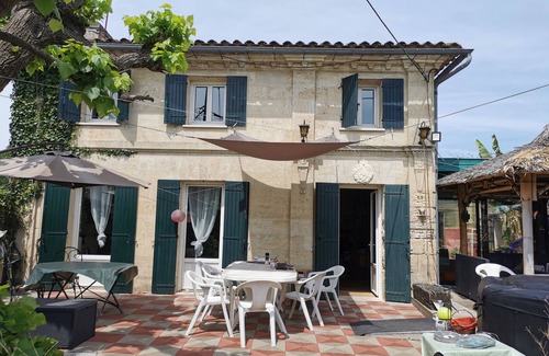 Abzac Villa | Maison Pierre 9 Couchages Piscine Chauffée Jacuzzi