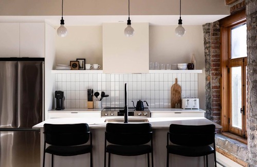 Old Montreal Apartment | Maison Place Royale - Suite Luxe 2 chambres