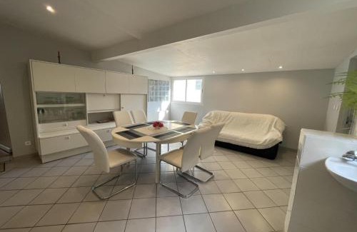 Nouan-sur-Loire House | Maison plain-pied 3 ch avec sdb privatives, cour et jardin, proche Blois et châteaux de la Loire - FR-1-491-424