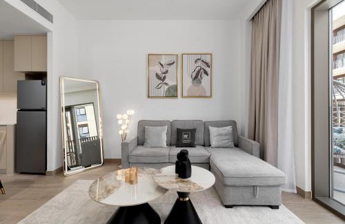 Dubai Apartment | Maison Privee - Charming Urban Escape with Resort-Style Facilities