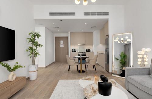 Dubai Apartment | Maison Privee - Charming Urban Escape with Resort-Style Facilities