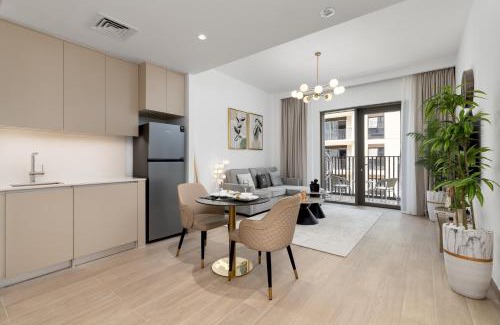 Dubai Apartment | Maison Privee - Charming Urban Escape with Resort-Style Facilities