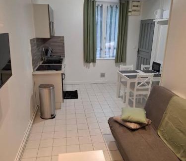 Berthecourt House | maison proche A16 aéroport de Beauvais proche national 1 paris