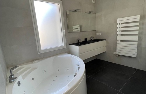 Arcangues House | Maison Récente de Cinq Chambres Avec Piscine à 50 Mètres de Biarritz