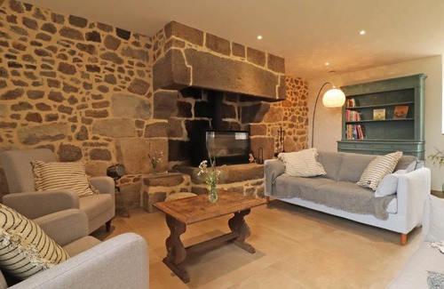 Saint-Patrice-du-Desert House | Maison spacieuse avec jardin, spa et salle de jeux - FR-1-497-187