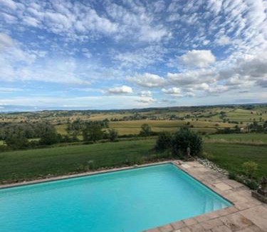 Saint-Julien-de-Civry House | Maison Stirling Bourgogne Sleeps 8 Pool
