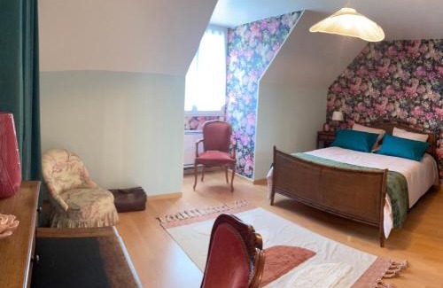 La Chapelle-Saint-Aubin Bed & Breakfast | Maison verdoyante avec piscine, 5 min du Mans - FR-1-410-443