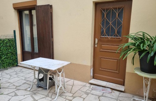 Les Puces de Saint-Ouen Apartment | Maison ville dans une voie privée