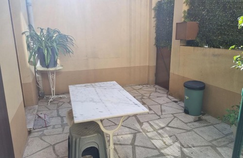 Les Puces de Saint-Ouen Apartment | Maison ville dans une voie privée