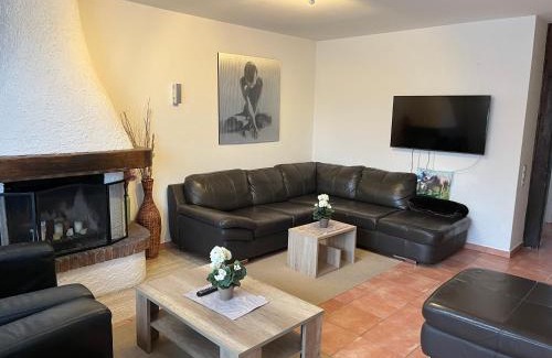 Garmisch-Partenkirchen Apartment | Maisonette Apartment DHH Zugspitzblick mit eigenem Garten