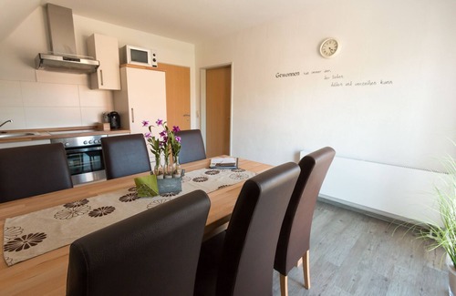 Norddeich Apartment | Maisonette-wohnung, Infrarot-sauna, 2 Schlafzimmer, 2 Bäder, 65m² bis zu 6 Pers