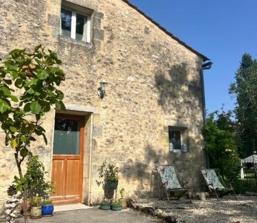 Cubnezais Apartment | Maisonnette avec terrasse de la Bellue
