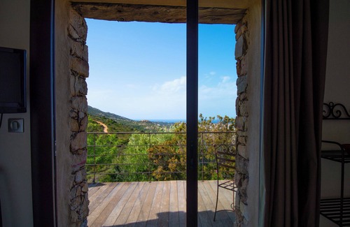 Calvi Apartment | Maisonnette en plein maquis, vue splendide à 5 min du centre et de la plage