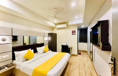 Kirti Nagar Hotel | Majesta Stay at Hotel Royal Saffron - Kirti Nagar