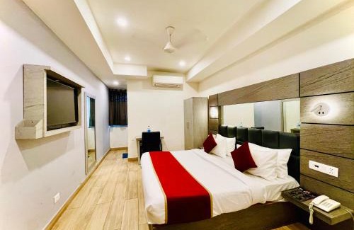 Kirti Nagar Hotel | Majesta Stay at Hotel Royal Saffron - Kirti Nagar