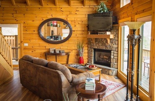 Davis Cabin | ✧ Majestic Cabin - KING bed - NO CLEANING FEE!