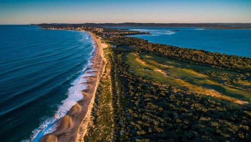 Magenta Shores House | Majestic Coastal Retreat on Magenta Beach