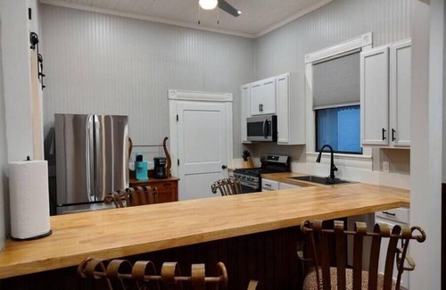 Downtown House | Majestic Palms-A 1933 Restoration-Walk2Everything!n