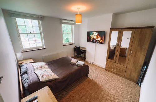 Burnt Oak House | Majestic Property
