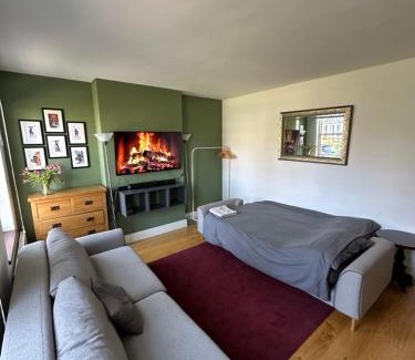 Burnt Oak House | Majestic Property