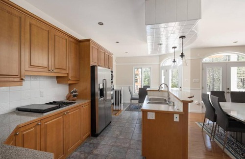 Les Pays-d'en-Haut Regional County Municipality House | Majestic Retreat in the Laurentians