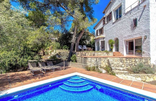 Palleja Villa | Majestic Villa and Views - 30km to Barcelona