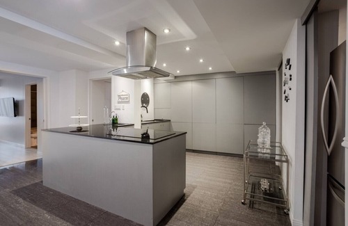 Montreal House | Majestic Villa in Downtown Griffintown