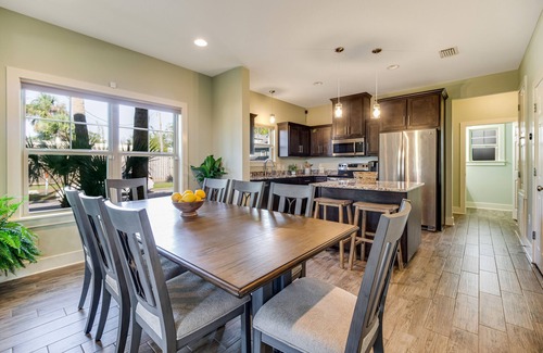 Old East Hill House | Make Holiday Memories, Enjoy the Nightlife & Visit Pensacola Beach