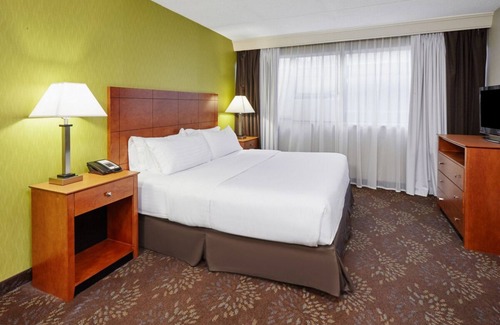 Matteson House | Making The Best Memories Along The Way! 2 Classy Units, Onsite Bar