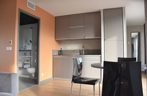 9th Arrondissement Hotel | Making The Best Memories Along The Way! Minutes to Tête d'Or Park! Pets Allowed!